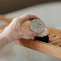 Man aan de bar Baard & Bodybar